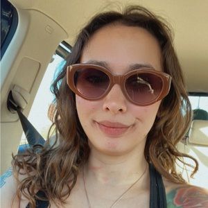 Meet your Posher, Chloe